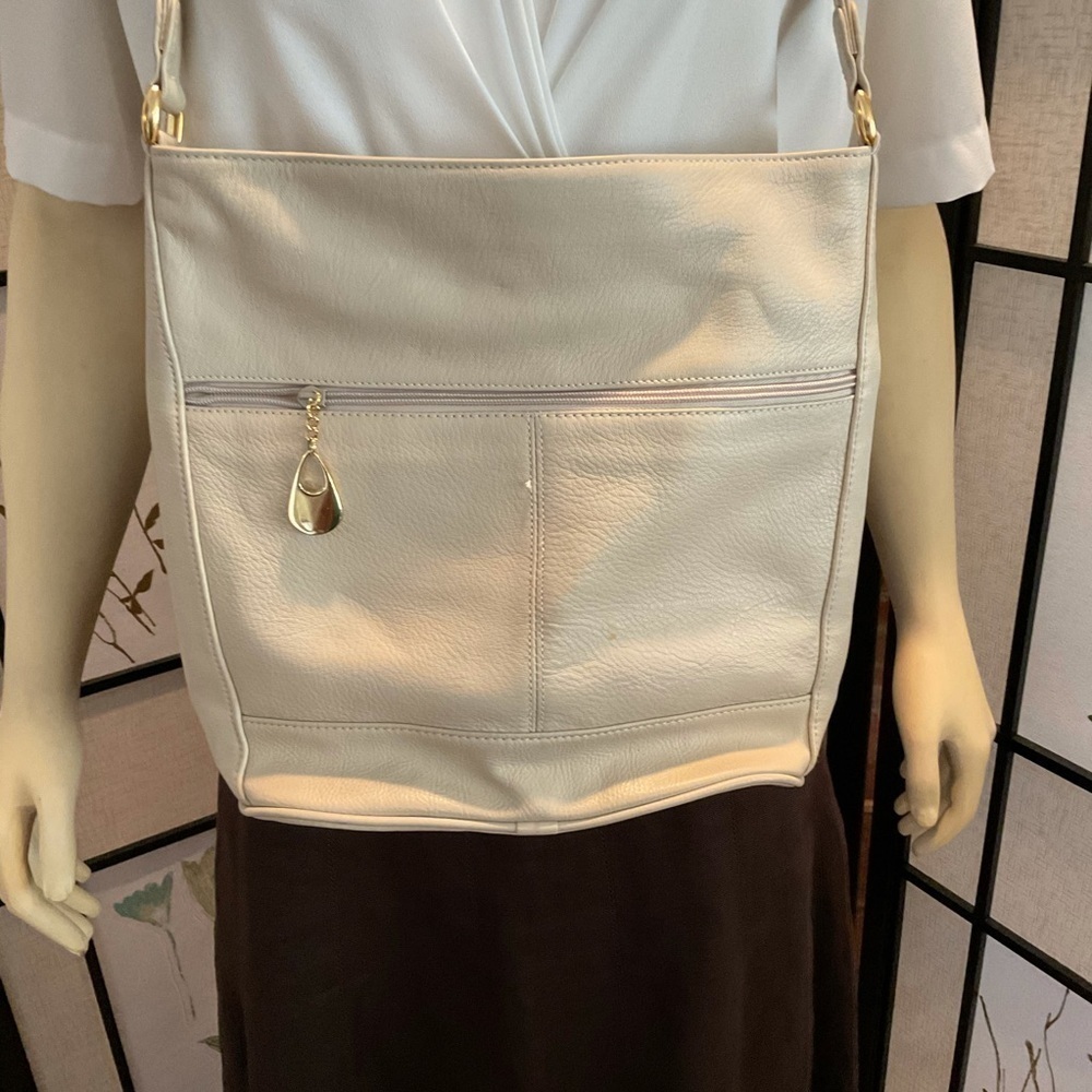 Carriage House Pebbled Leather Crossbody Handbag